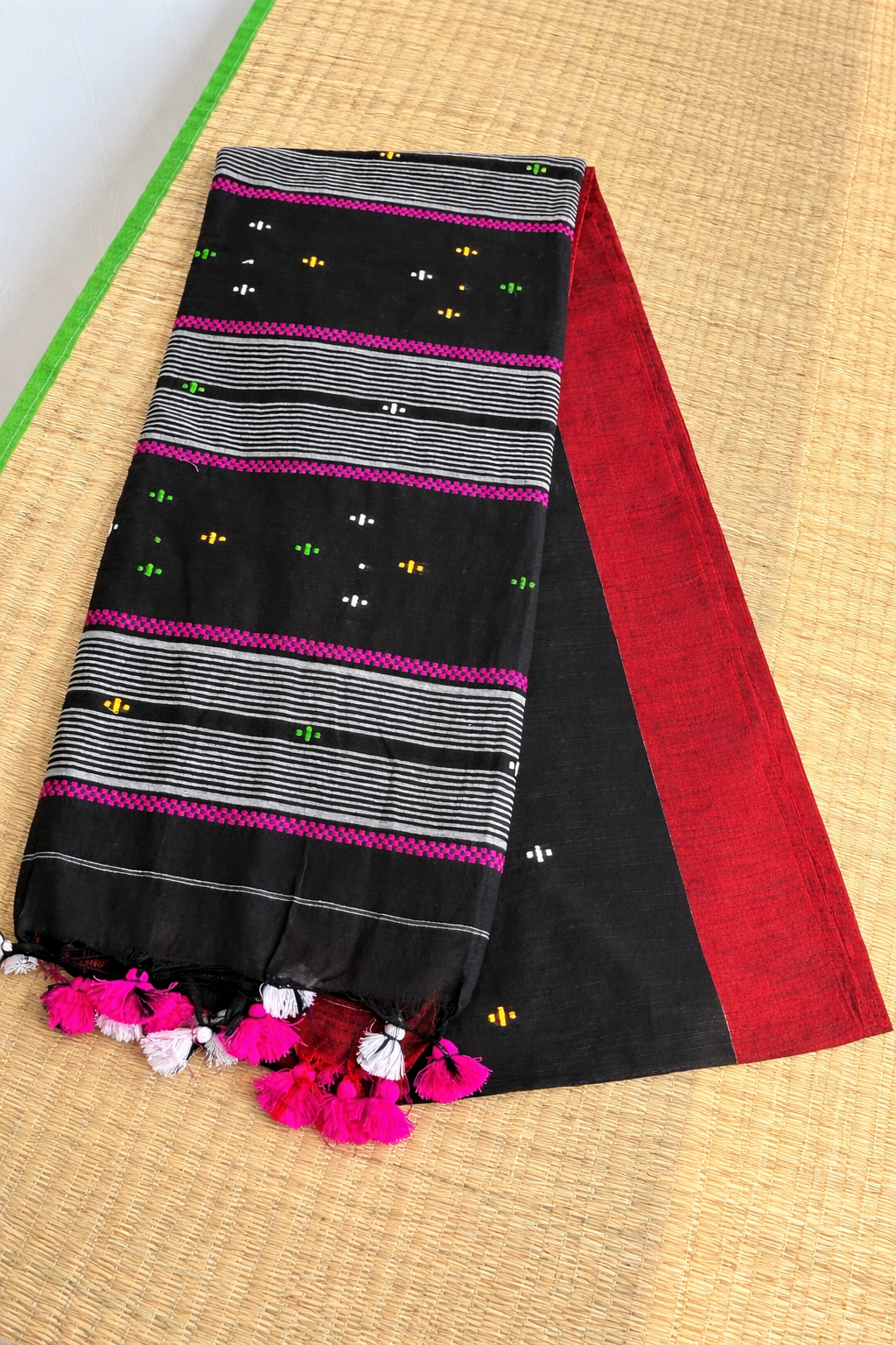 Bengal Soft Cotton Handloom Saree - Black with Pink Border - Body Detail
