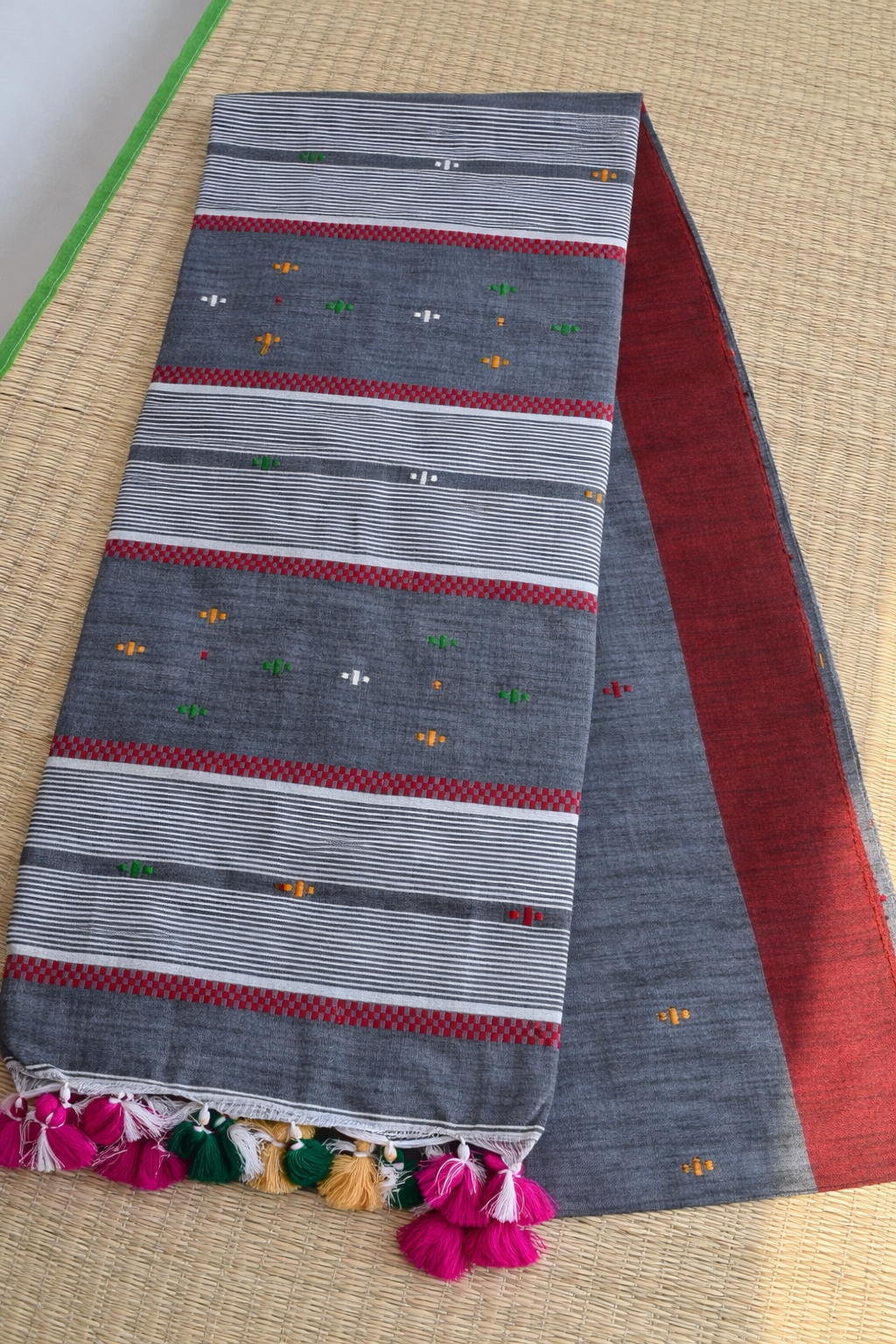 Bengal Soft Cotton Handloom Saree - Grey with Red Border - Body Detail