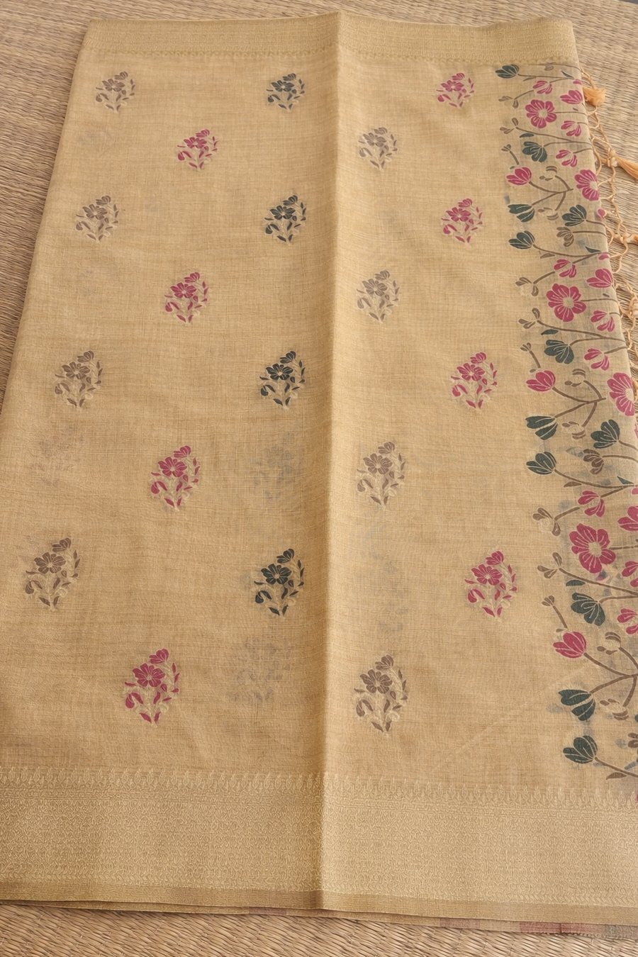 Chanderi Cotton Saree - Beige Summer Flower - Body Detail