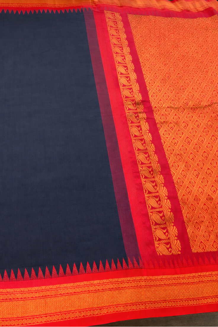 Gadwal Cotton Saree - Black with Red & Gold Border - Body Detail