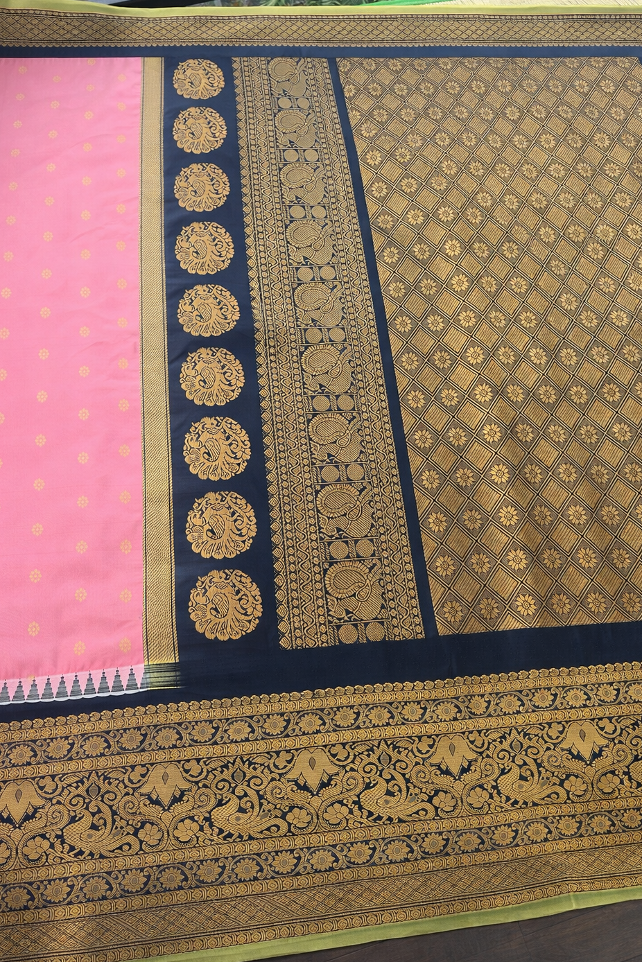 Semi Gadwal Silk Saree - Dusky Pink with Black Border - Pallu Detail