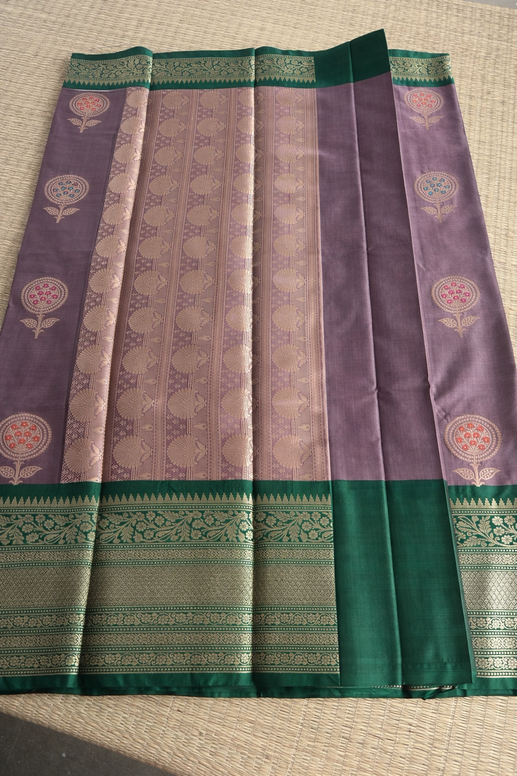 Semi Kanchi Soft Silk Saree - Dusty Lavender with Green Border - Pallu Detail