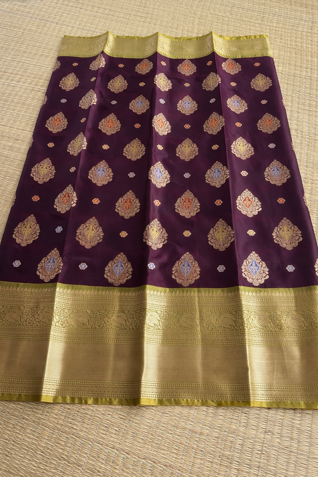 Semi Kanchi Soft Silk Saree - Wine with Leafy Green Border - Body Detail